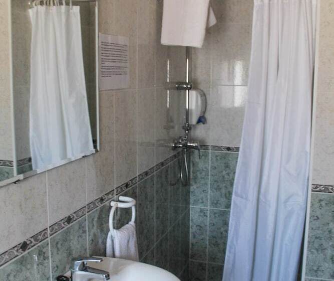 バルコニー付きスタンダードトリプルルーム, Hostal Horta Rosell