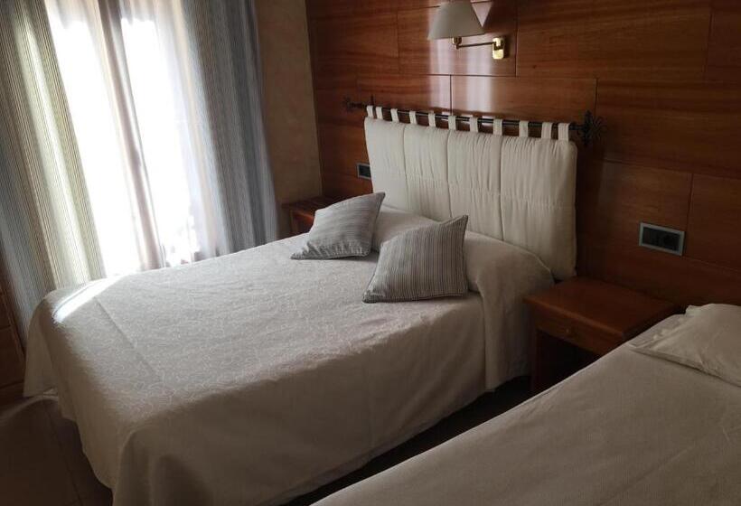 Номер Стандарт Трехместный, Hostal La Placeta