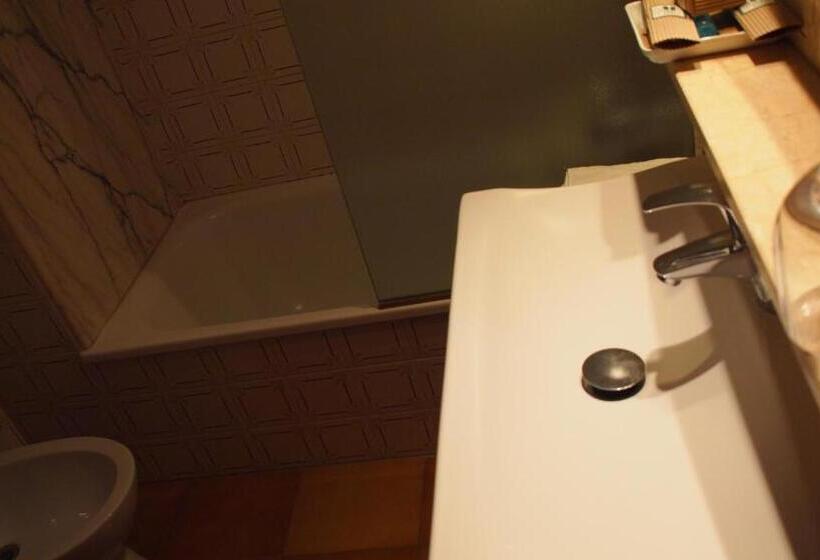 스탠다드 발코니 룸, Hostal Miryam