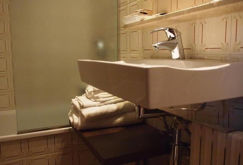 스탠다드 발코니 룸, Hostal Miryam