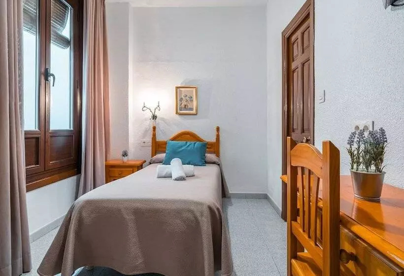 اتاق استاندارد یک نفره, Veronica Centro