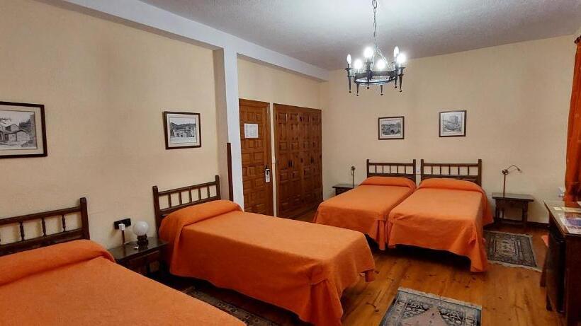 اتاق استاندارد چهارنفره با چشمانداز باغ, Hosteria Picos De Europa