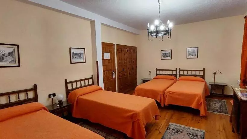 اتاق استاندارد چهارنفره با چشمانداز باغ, Hosteria Picos De Europa