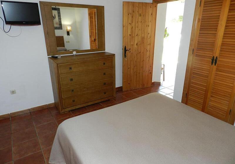 Номер Стандарт Трехместный, Hostal Las Acacias