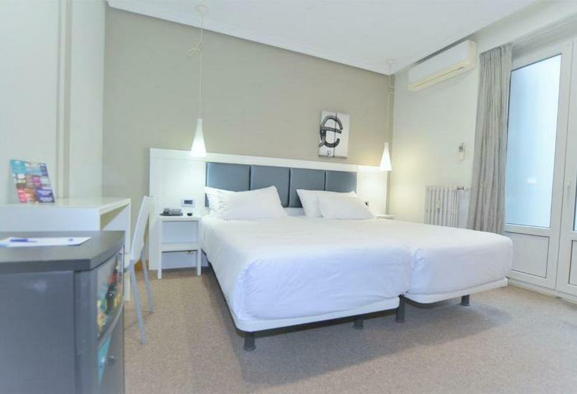 标准间内部标间, Pensión Alemana