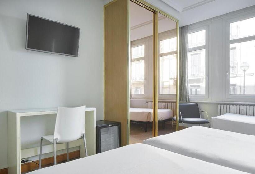 高级大房间, Pensión Alemana