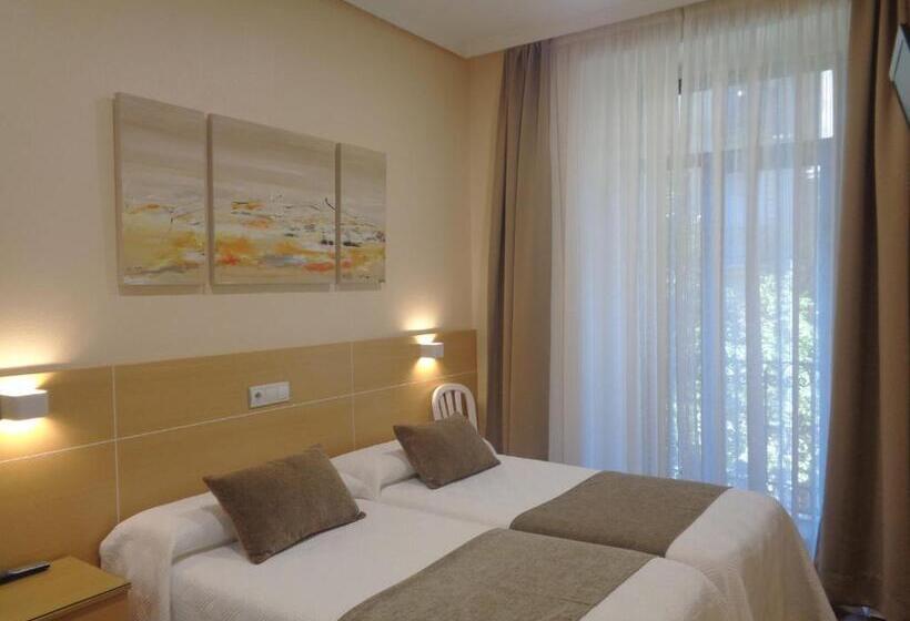 חדר סטנדרט נוף לעיר, Pensión Urumea