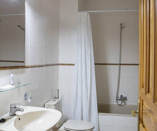 غرفة قياسية, Tugasa El Almendral