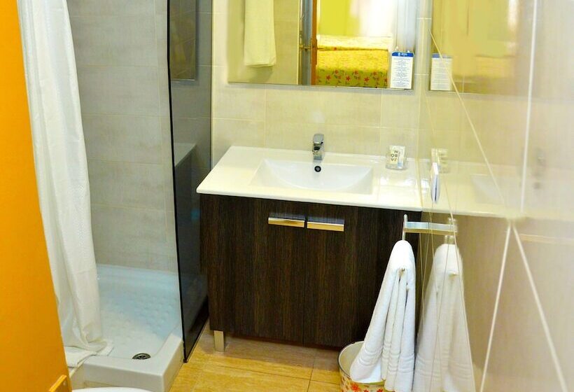 スタンダードトリプルルーム, Hostal Julieta