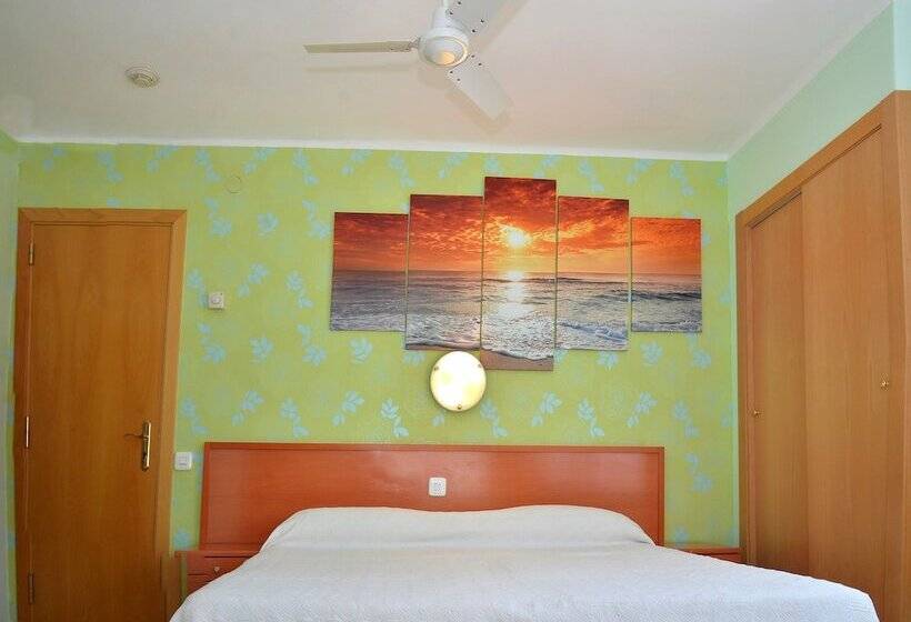 スタンダードトリプルルーム, Hostal Julieta