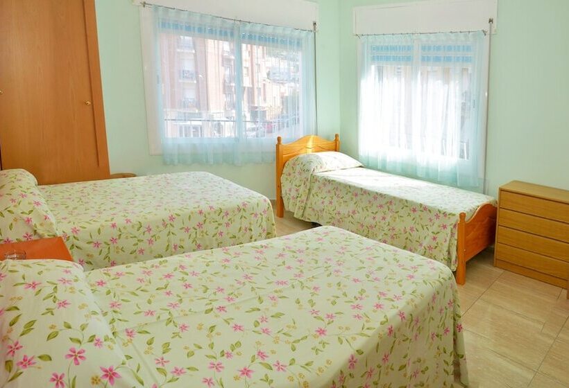 スタンダードトリプルルーム, Hostal Julieta