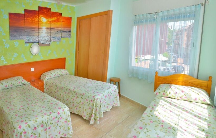 スタンダードトリプルルーム, Hostal Julieta