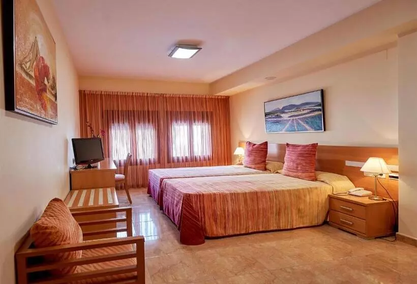 Superior Room, Anna