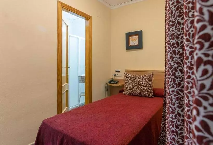Standard Single Room, Anna
