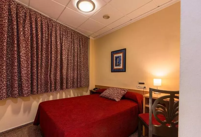Standard Single Room, Anna