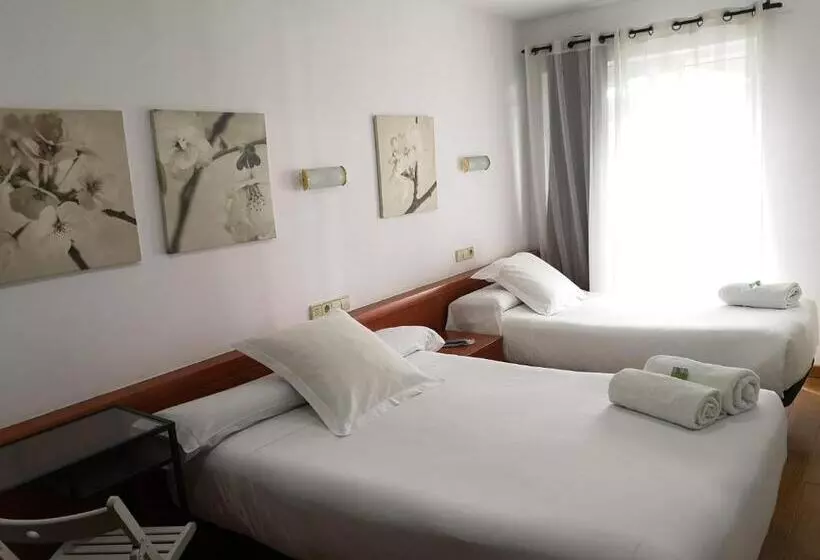 Üç Kişilik Standart Oda, Hostal Carbonara