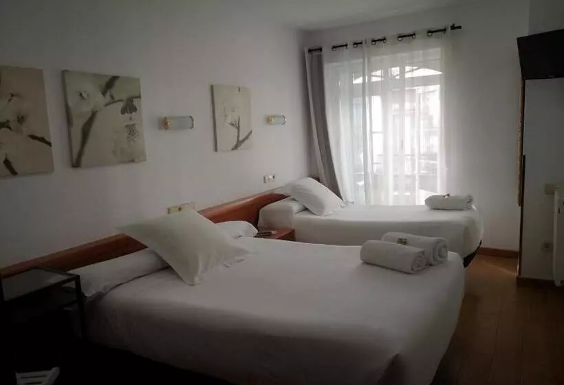 Üç Kişilik Standart Oda, Hostal Carbonara