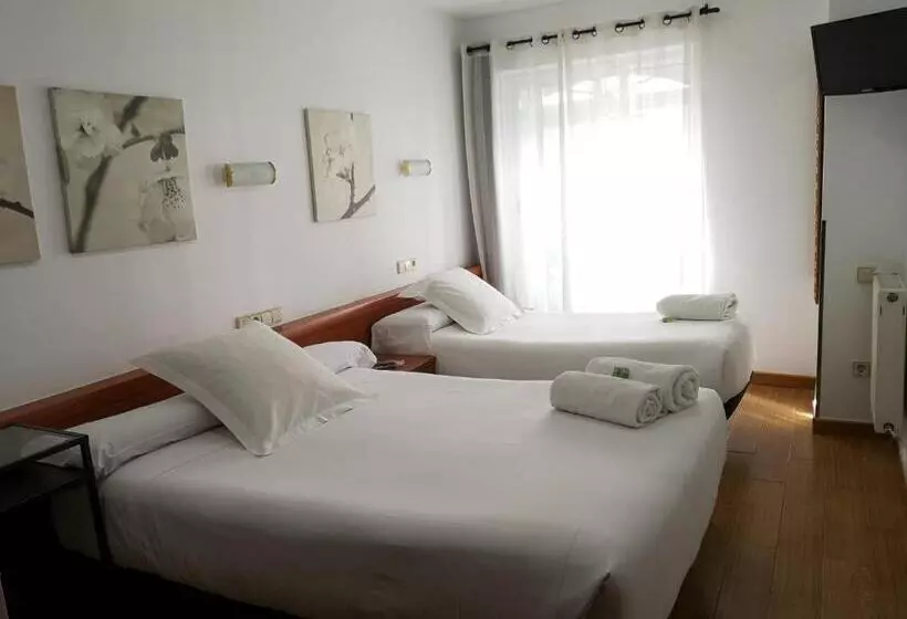 Üç Kişilik Standart Oda, Hostal Carbonara
