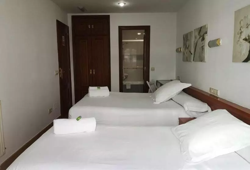 Üç Kişilik Standart Oda, Hostal Carbonara