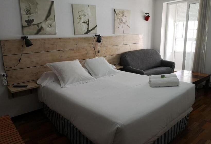 اتاق سوپریور, Hostal Carbonara