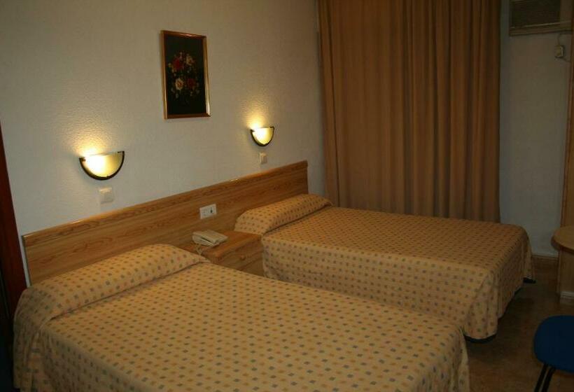Номер Стандарт, Hostal El Altet