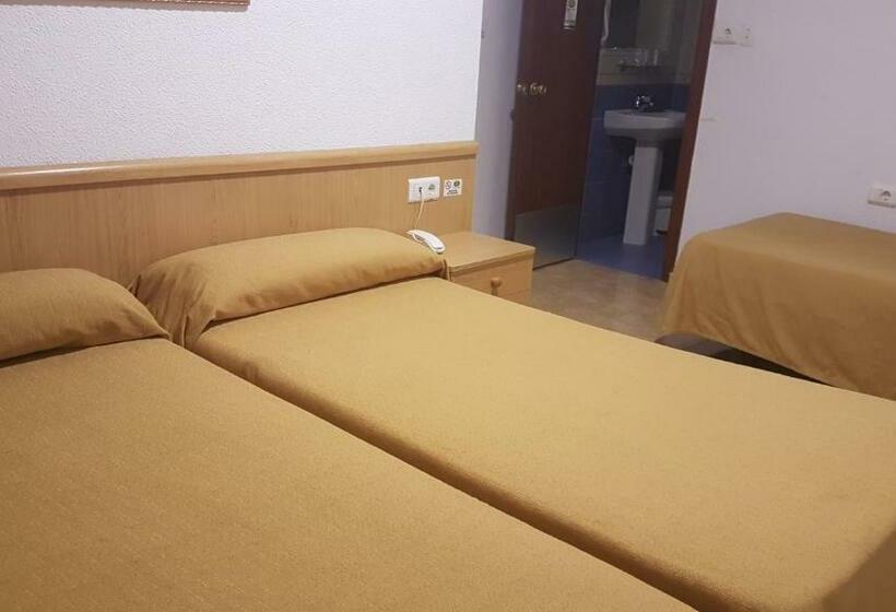 Номер Стандарт Трехместный, Hostal El Altet