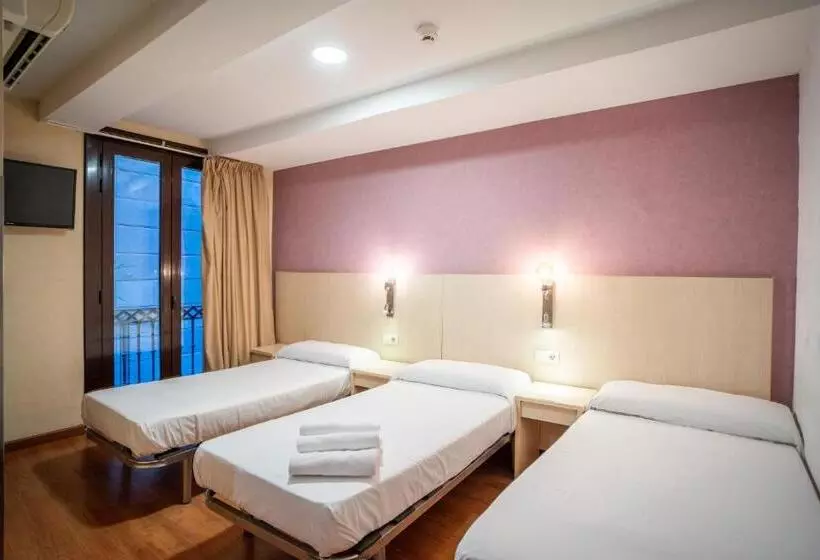 スタンダードトリプルルーム, Hostal Fina