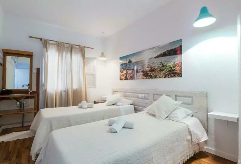 اتاق استاندارد با سرویس بهداشتی مشترک, Hostal Ibiza