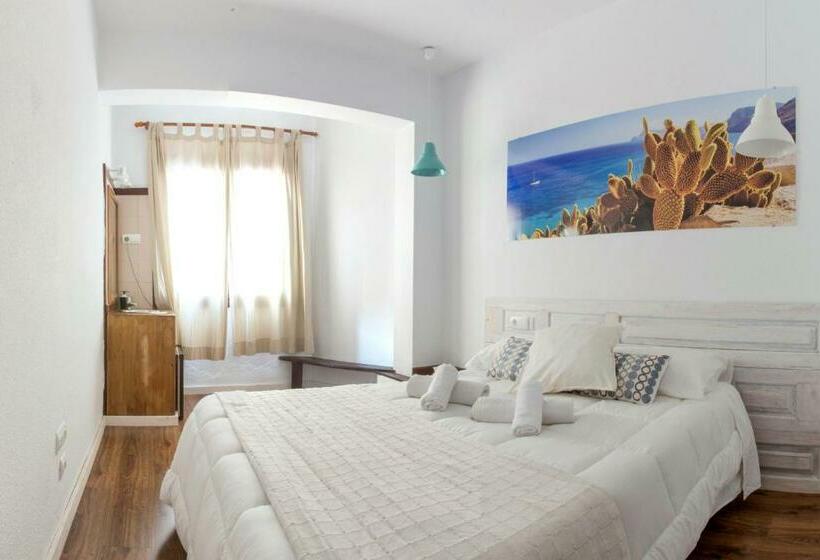 バス共有のスタンダードルーム, Hostal Ibiza