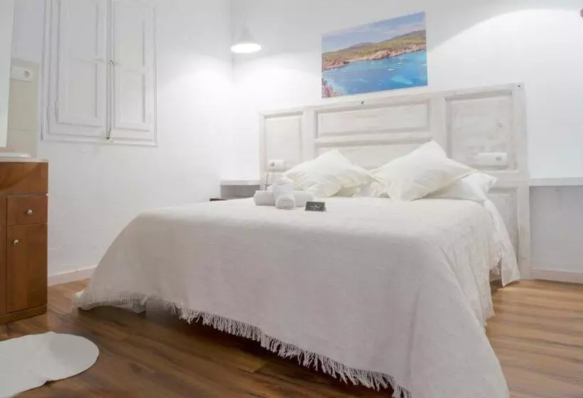 اتاق لوکس, Hostal Ibiza