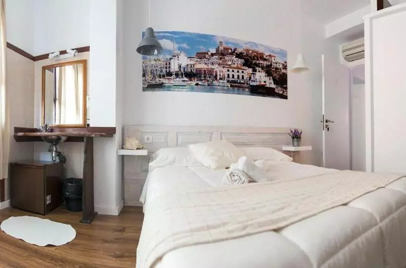 اتاق لوکس, Hostal Ibiza