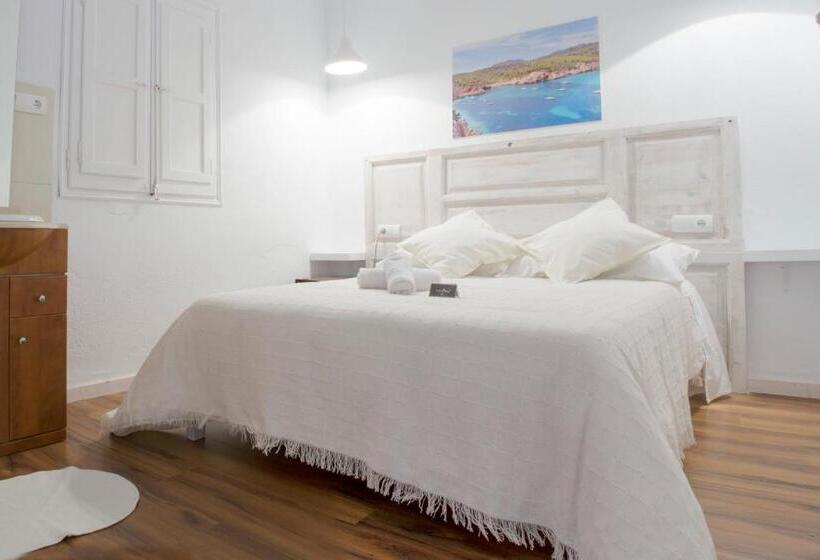 اتاق استاندارد یک نفره, Hostal Ibiza