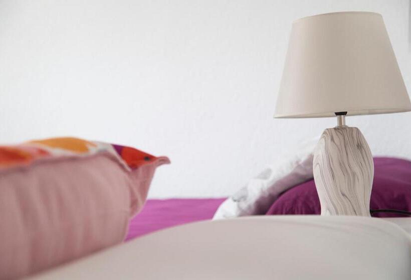 اتاق ساده سه نفره, Hostal Los Gabrieles