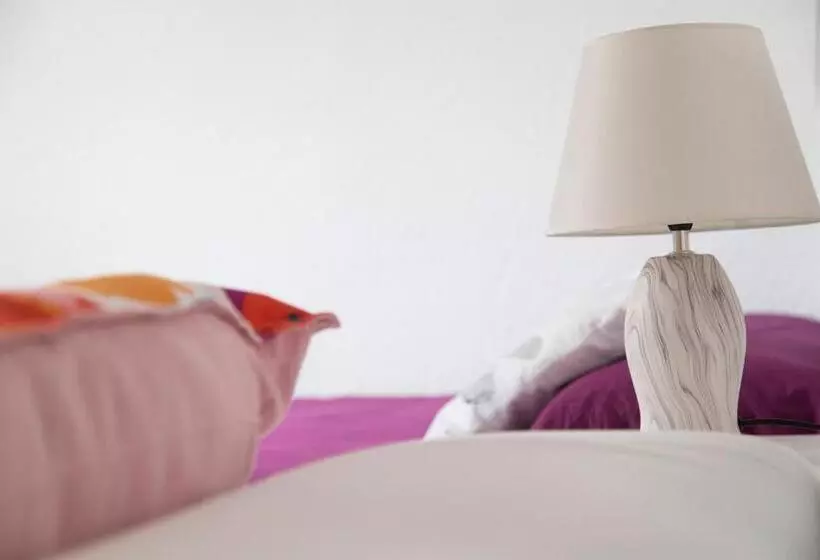 اتاق ساده سه‌ نفره, Hostal Los Gabrieles