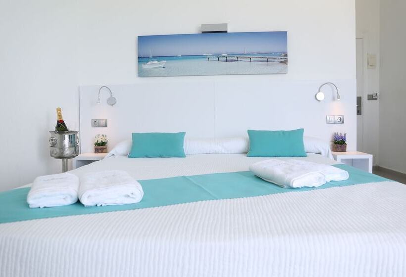 Standard Triple Room with Terrace, Maysi