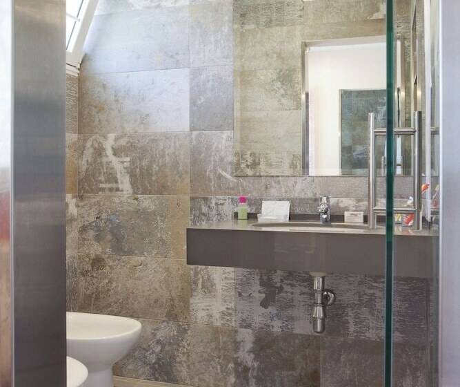 חדר סופריור, Alvaro