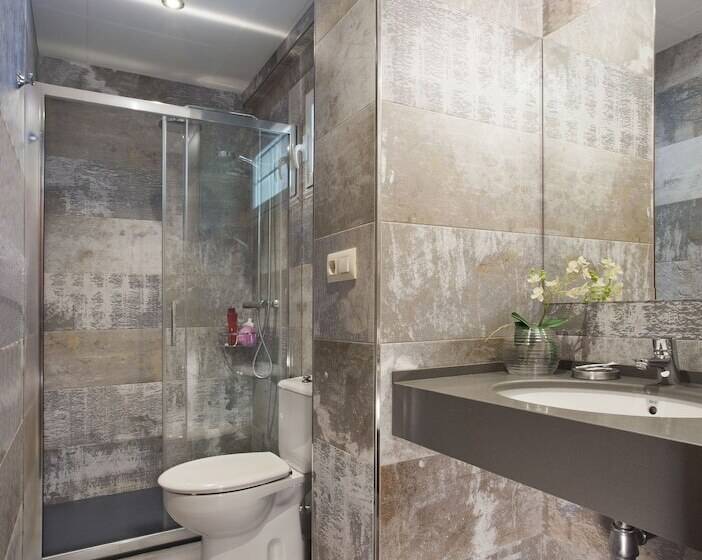 חדר סופריור, Alvaro