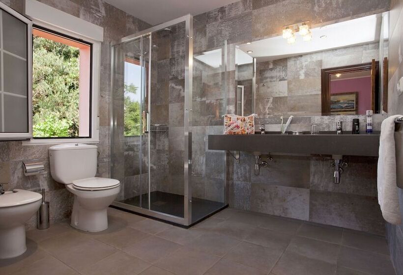 חדר סופריור, Alvaro