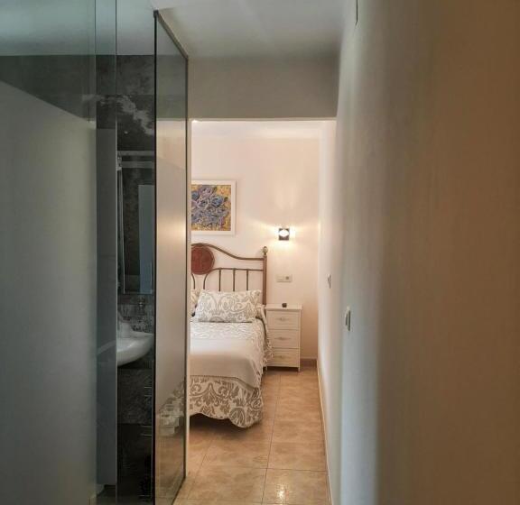 חדר סופריור, Alvaro