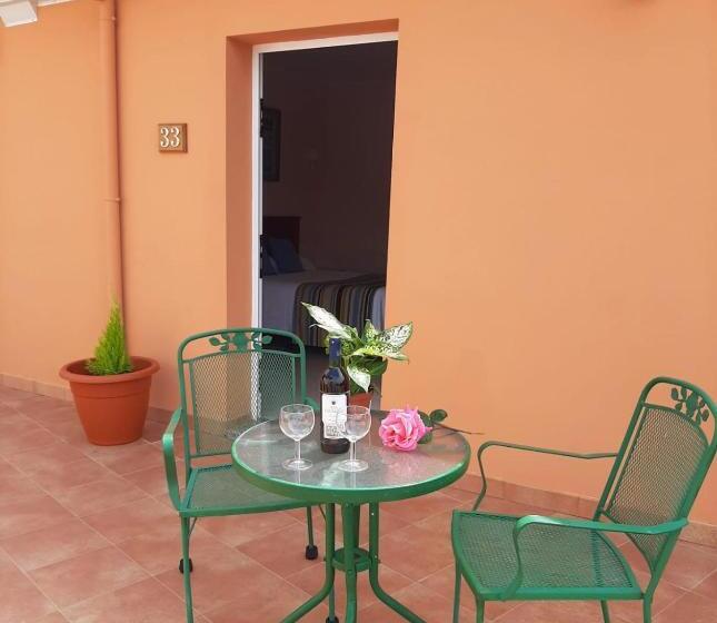 סטודיו סטנדרט עם מרפסת, Alvaro