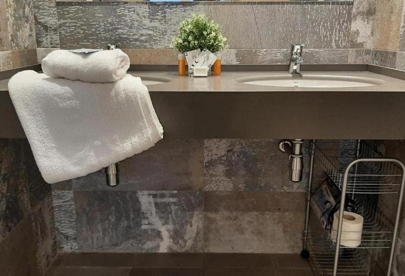 חדר סופריור עם טרסה, Alvaro