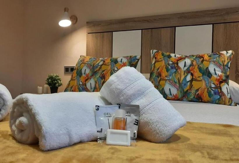 חדר סופריור עם טרסה, Alvaro