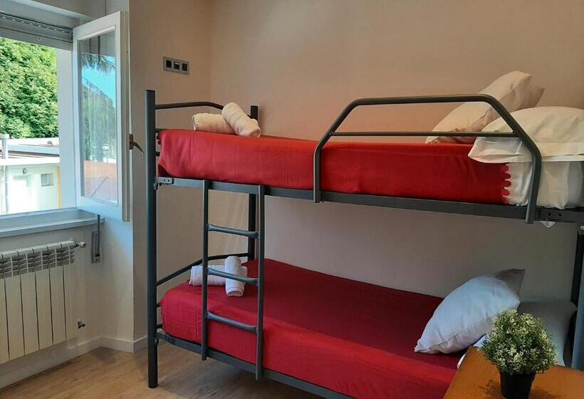 חדר משפחתי, Alvaro