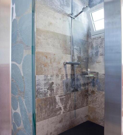 חדר סופריור, Alvaro