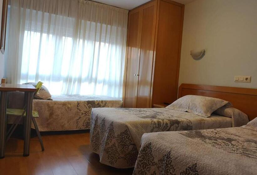 Habitació Triple Estàndard, Hospedaje Covadonga