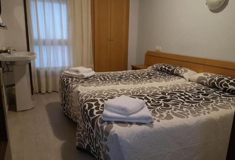 اتاق استاندارد با سرویس بهداشتی مشترک, Hospedaje Covadonga