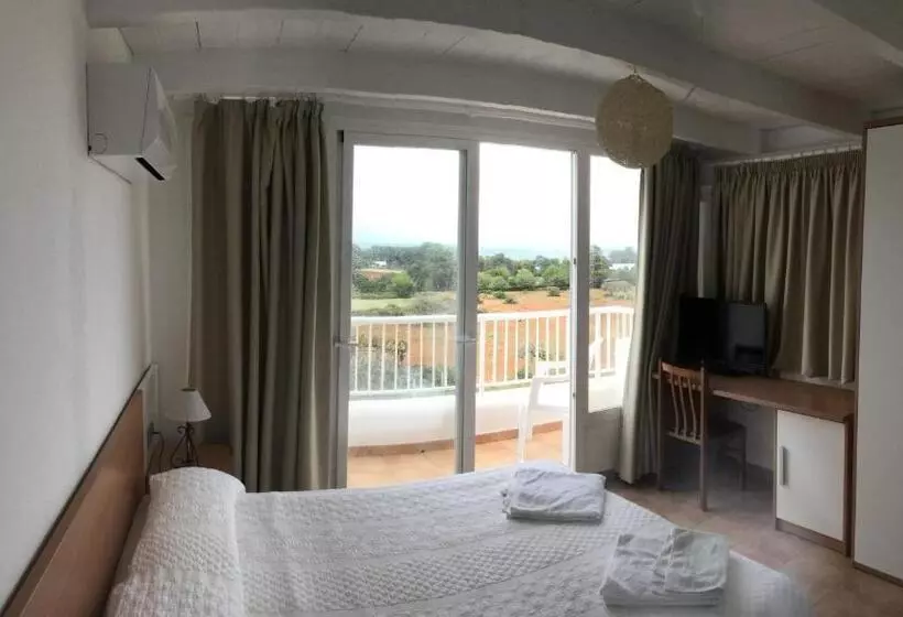 Standard Room, Hostal Cala Boix