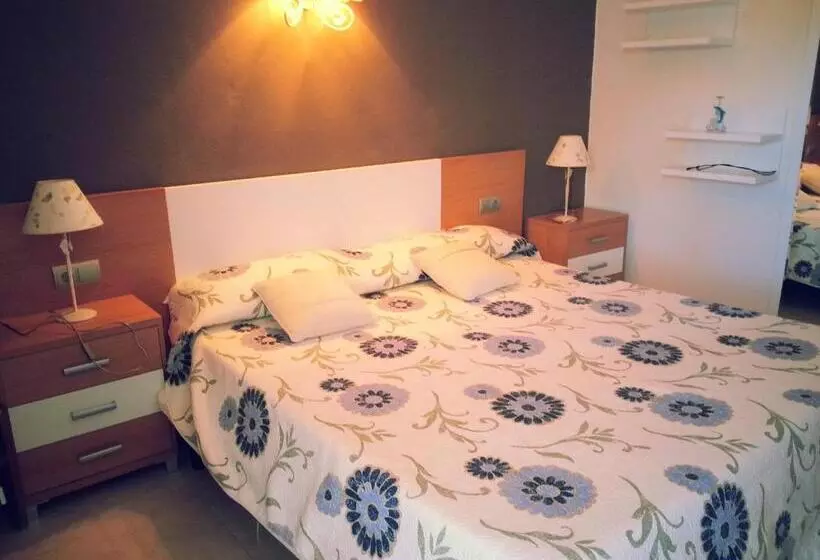 Standard Room, Hostal Cala Boix