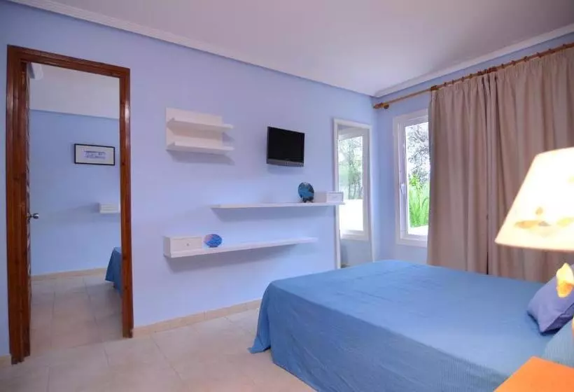 Standard Quadruple Room, Hostal Cala Boix