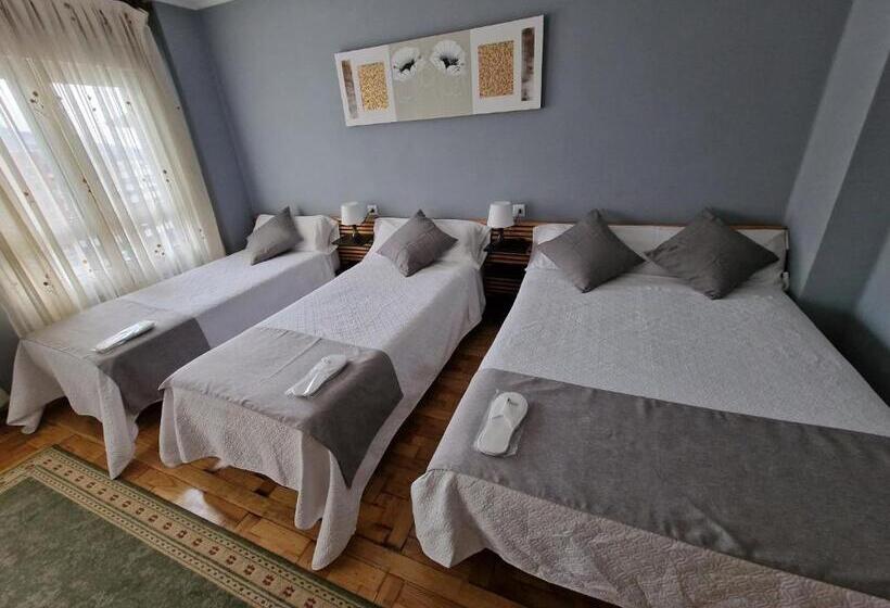 חדר סטנדרט לארבעה, Hostal Fidalgo